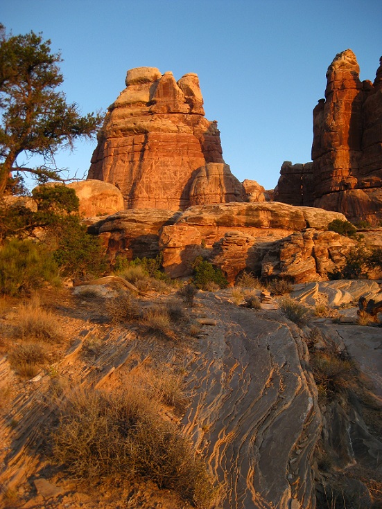 On the Spanish Bottom Trail through the Doll House